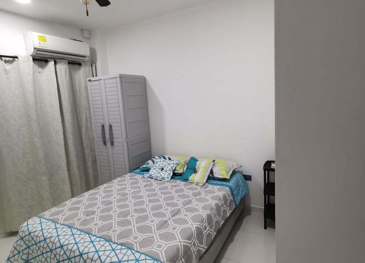 Con Banos Privado, Comparte Zona Social