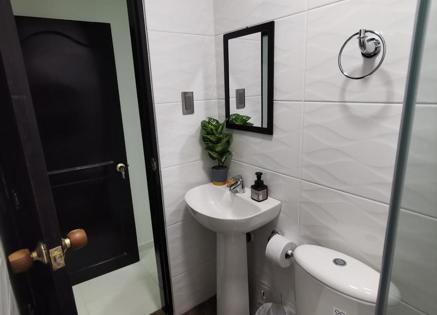 Con Banos Privado, Comparte Zona Social Guest house *