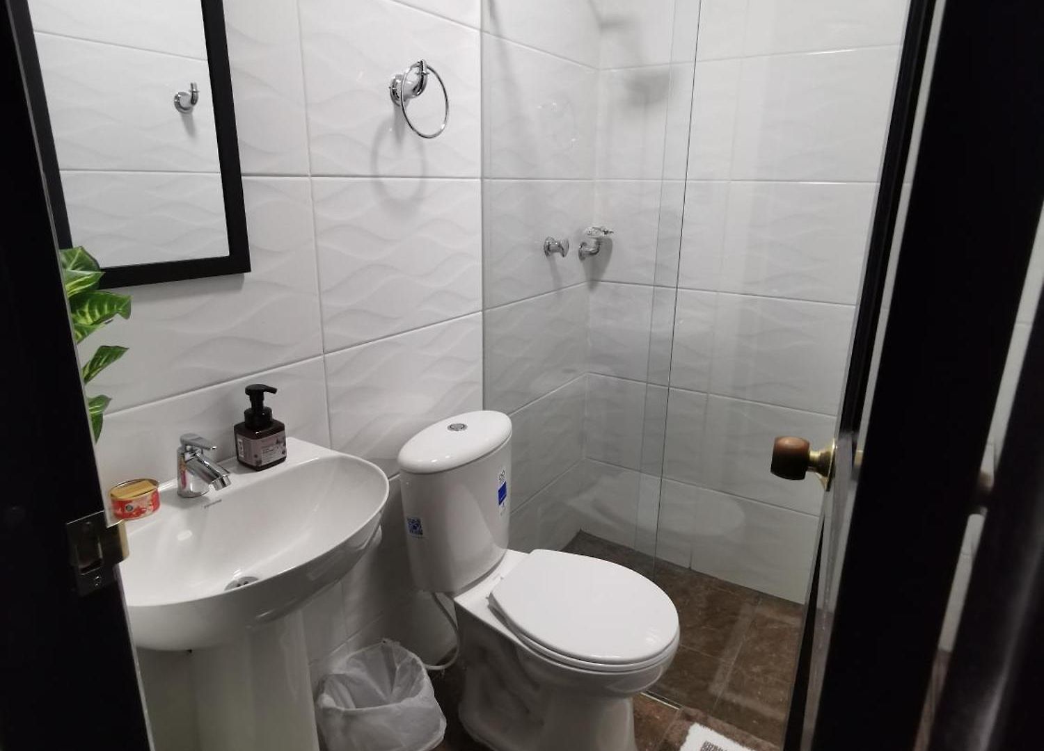 Con Banos Privado, Comparte Zona Social Guest house